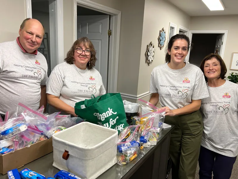 Unforgotten Haven Volunteers Give out Snack Packs